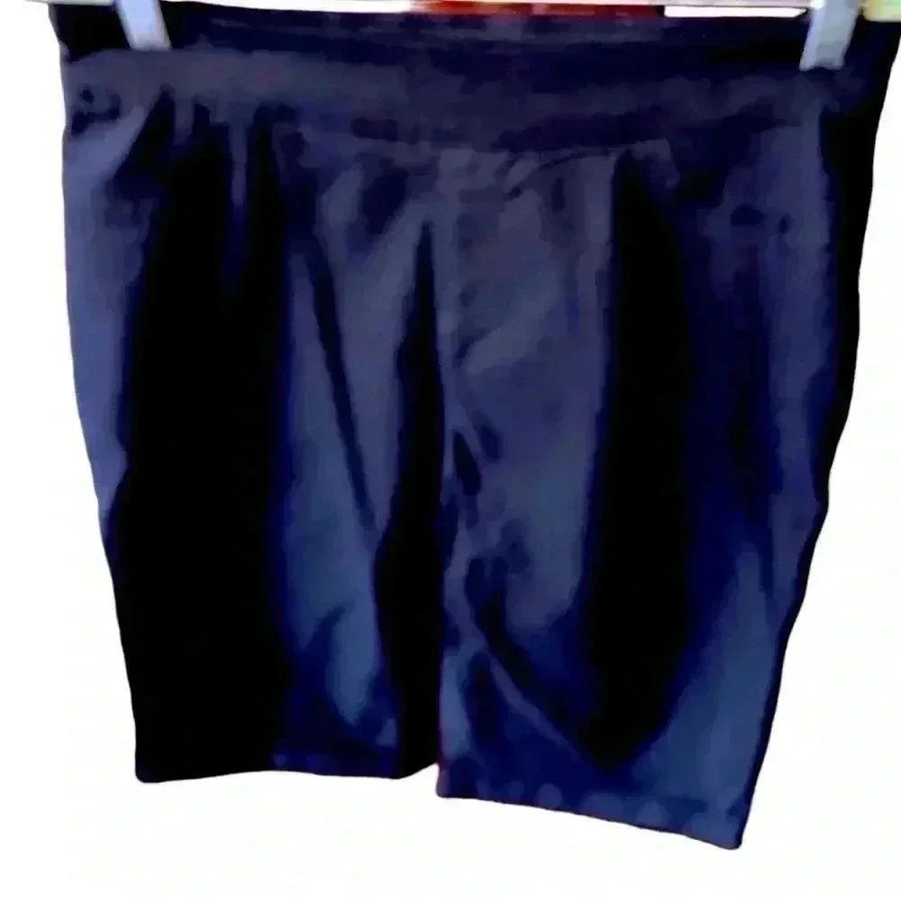 Soft Surroundings Size medium black stretch dress pull on Bermuda shorts.